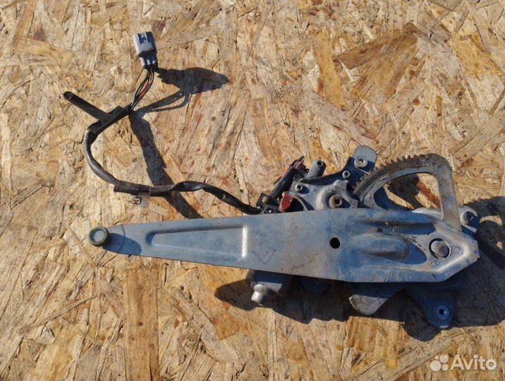 Стеклоподъемник задний левый Toyota Land Cruiser