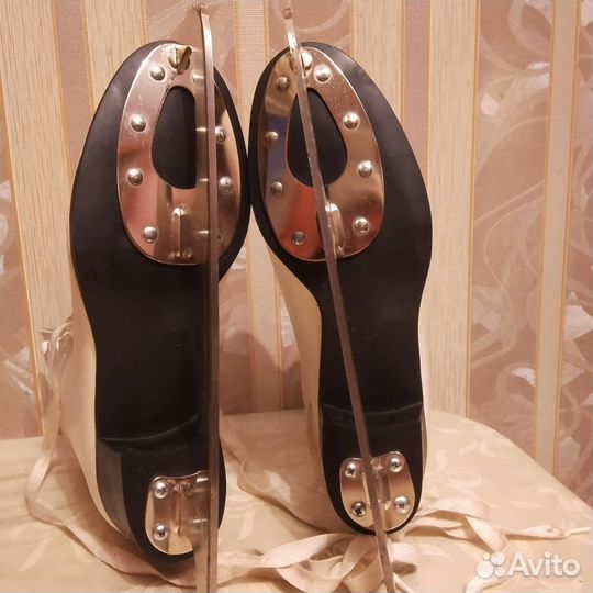 Коньки фигурные женские 40 размер