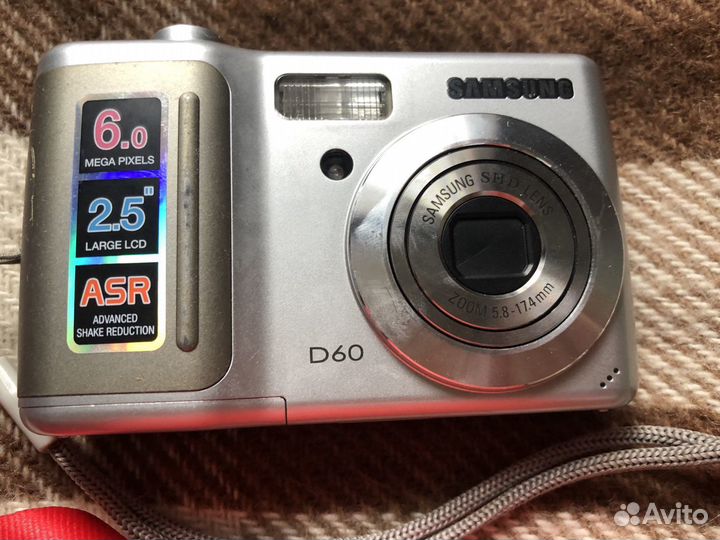 Компактный фотоаппарат samsung d60 с футляром