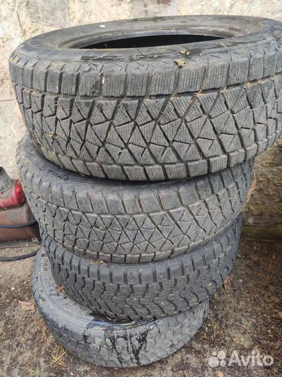 Bridgestone Blizzak DM-V2 235/60 R16