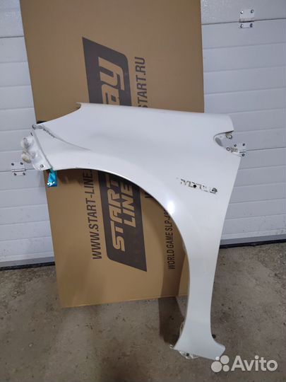 Продам крыло Toyota Aqua под ремонт