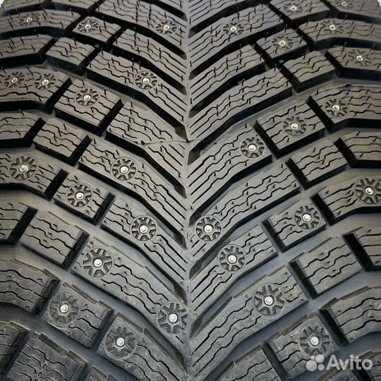 Michelin X-Ice North 4 275/40 R22 108T