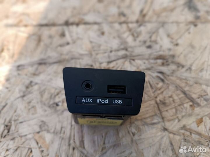 Гнездо/Блок AUX+ USB Hyundai IX35