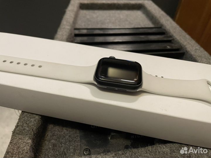 Apple watch se 40mm space gray aluminum Case