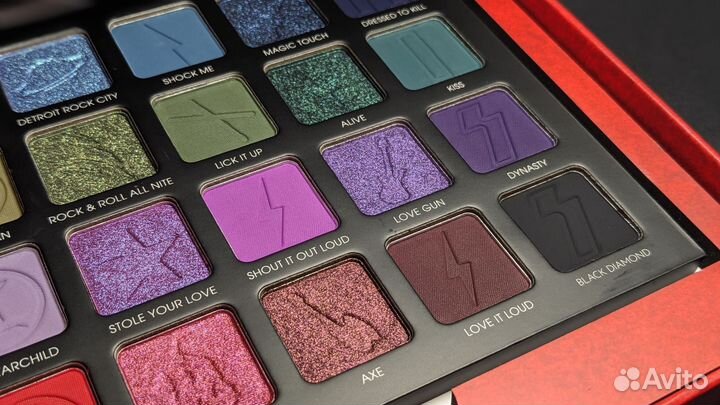 В наличии Glamlite Kiss Palette