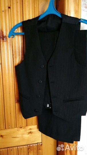 Костюм - тройка для мальчика 146- 152см
