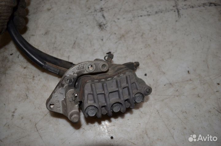 Задний тормозной суппорт Honda VFR 800 F RC46 1998
