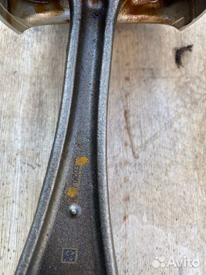 Поршень с шатуном Мазда сх-5 PE 2.0