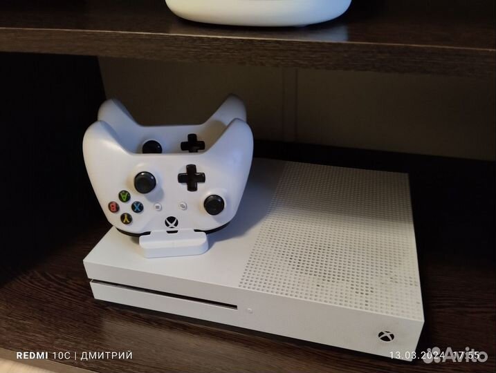 Xbox One S 1tb с играми 2 геймпада