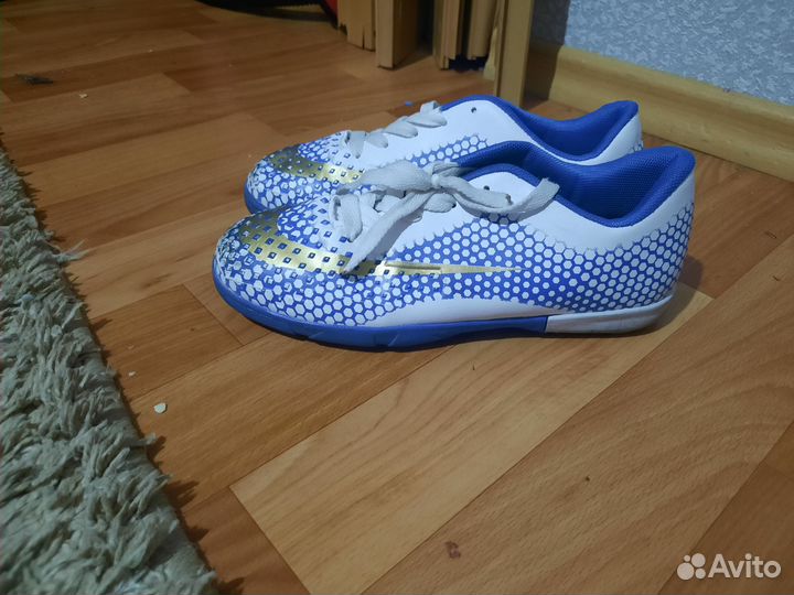 Бутсы футбольные сороконожки детские,35 размер