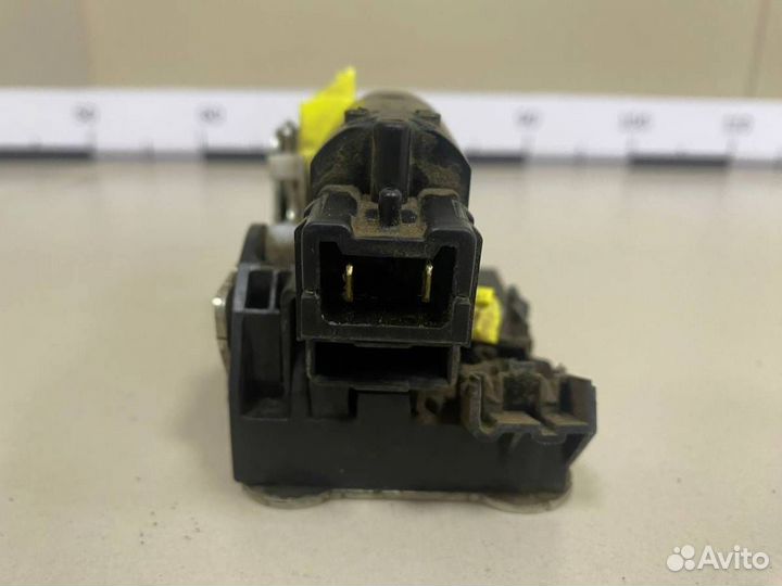 Замок двери задней левой Nissan Terrano