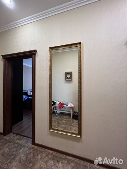 Зеркало настенное в раме