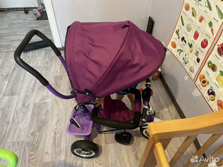 Детский трехколесный велосипед с ручкой