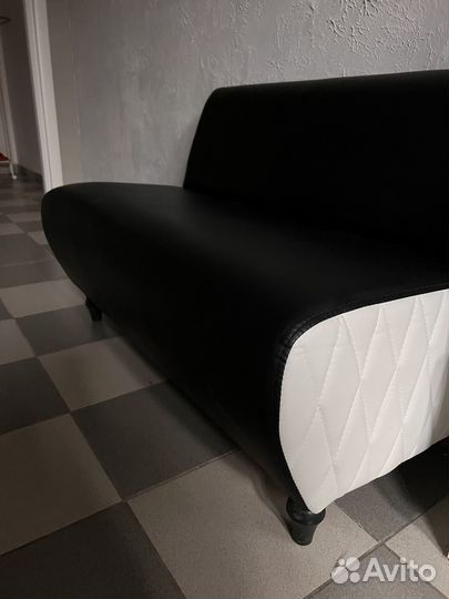 Кожаный диван