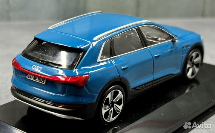 Модель Audi E-tron Antigua Blue Spark 1:43