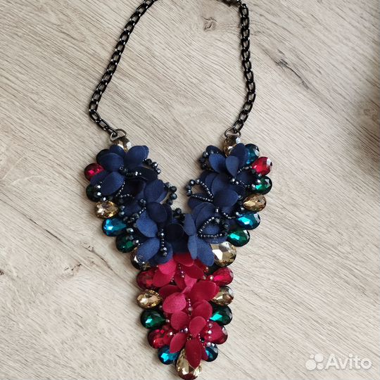 Колье ожерелье бусы
