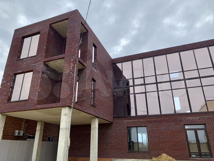 Дом 677 м² на участке 5 сот.