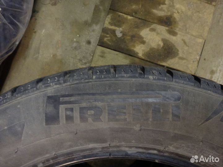 Pirelli Ice Zero 235/55 R17