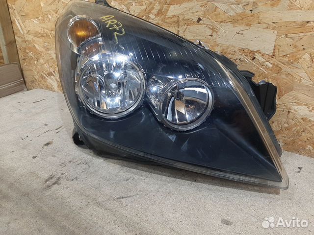 Правая фара Opel Astra H