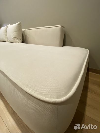 Современный угловой диван кровать