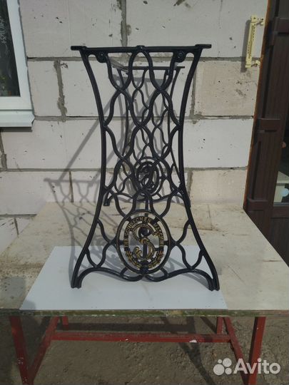 Чугунная станина от швейной машинки