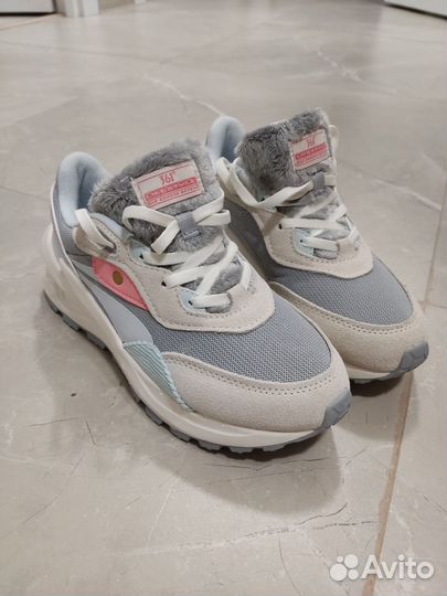 Кроссовки женские 37