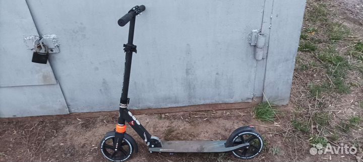 Самокат с большими колесами и аммортизатором