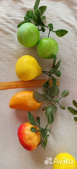 Красивые муляжи фруктов на стол/панно