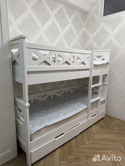 Двухъярусная кровать