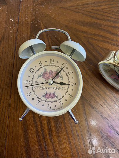 Часы будильник