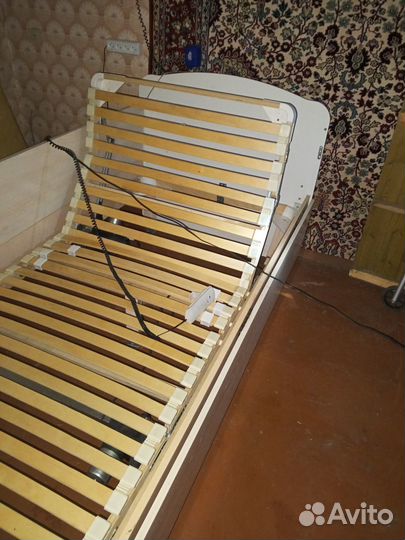 Медицинская кровать с бортами и электроприводом