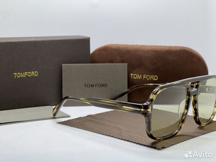 Солнцезащитные очки Tom Ford