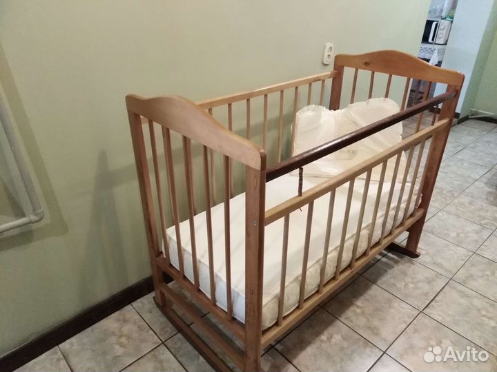 Детская кроватка