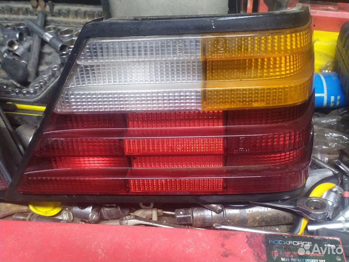 Mercedes w 124 задний фонарь