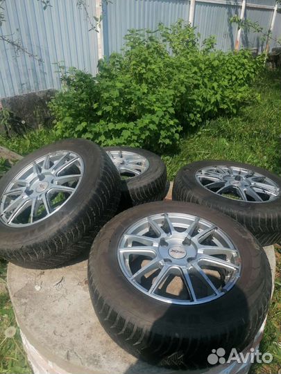 Goodyear UltraGrip 8 195/65 R15