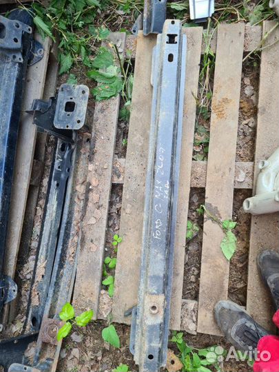 Усилитель бампера задний Ford С-Max 2006