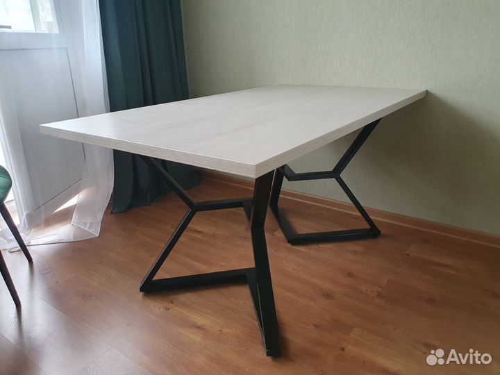Кухонный стол