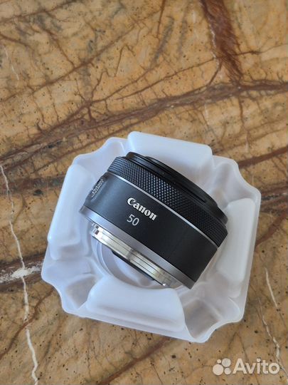 Canon RF 50mm f 1.8 stm