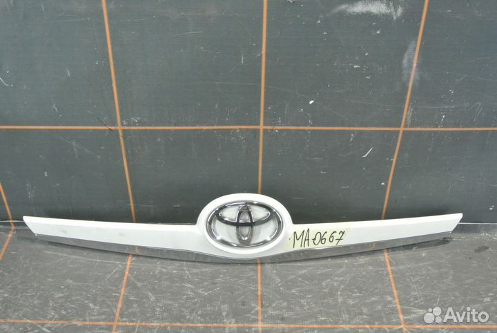 Накладка двери багажника - Toyota Verso 2