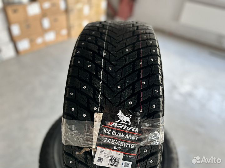 Arivo Ice Claw ARW7 245/45 R19 и 275/40 R19