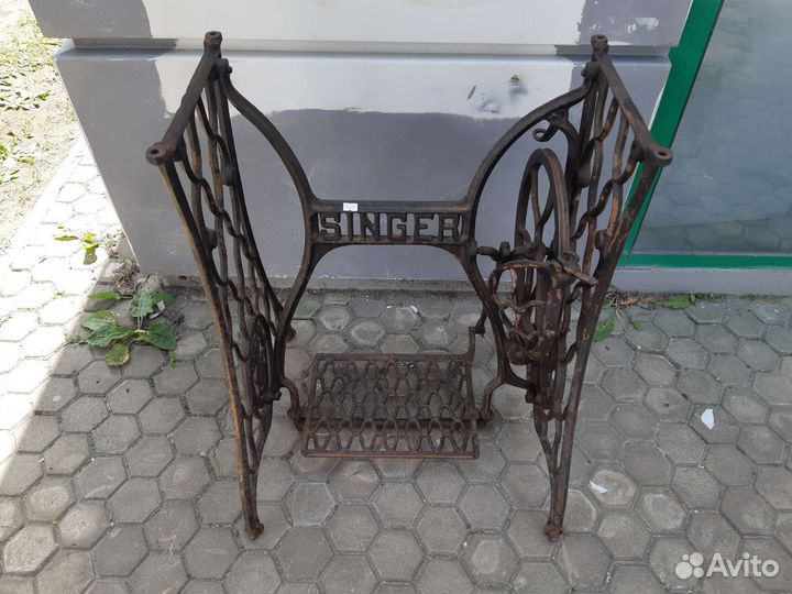 Чугунная станина от швейной машинки