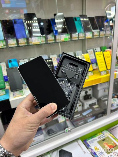 Телефон Samsung s10e 6/128