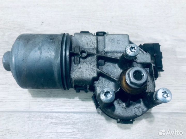 Моторчик стеклоочистителя Renault Logan