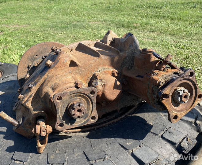 Коробка,раздатка, колеса,карданные валы от ЗИЛ 157