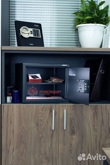 Сейф металлический
