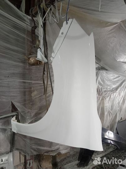 Крыло переднее левое на гранту фл