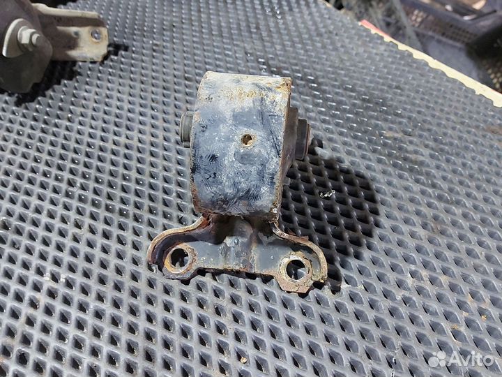 Подушка двигателя левая Mitsubishi Lancer X