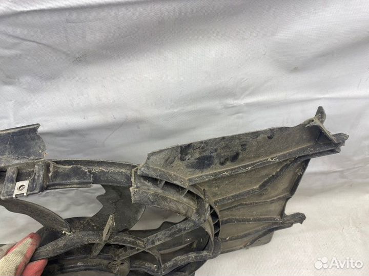 Вентилятор (диффузор) радиатора Hyundai I40