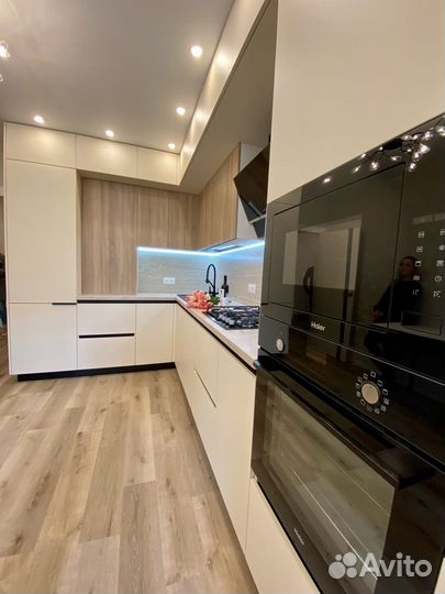 Угловая кухня на заказ. Фабрика в Челябинске