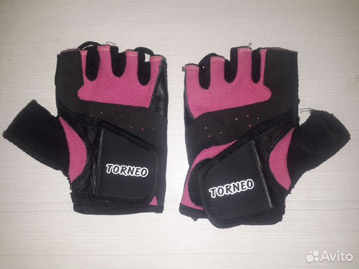 Спортивные перчатки